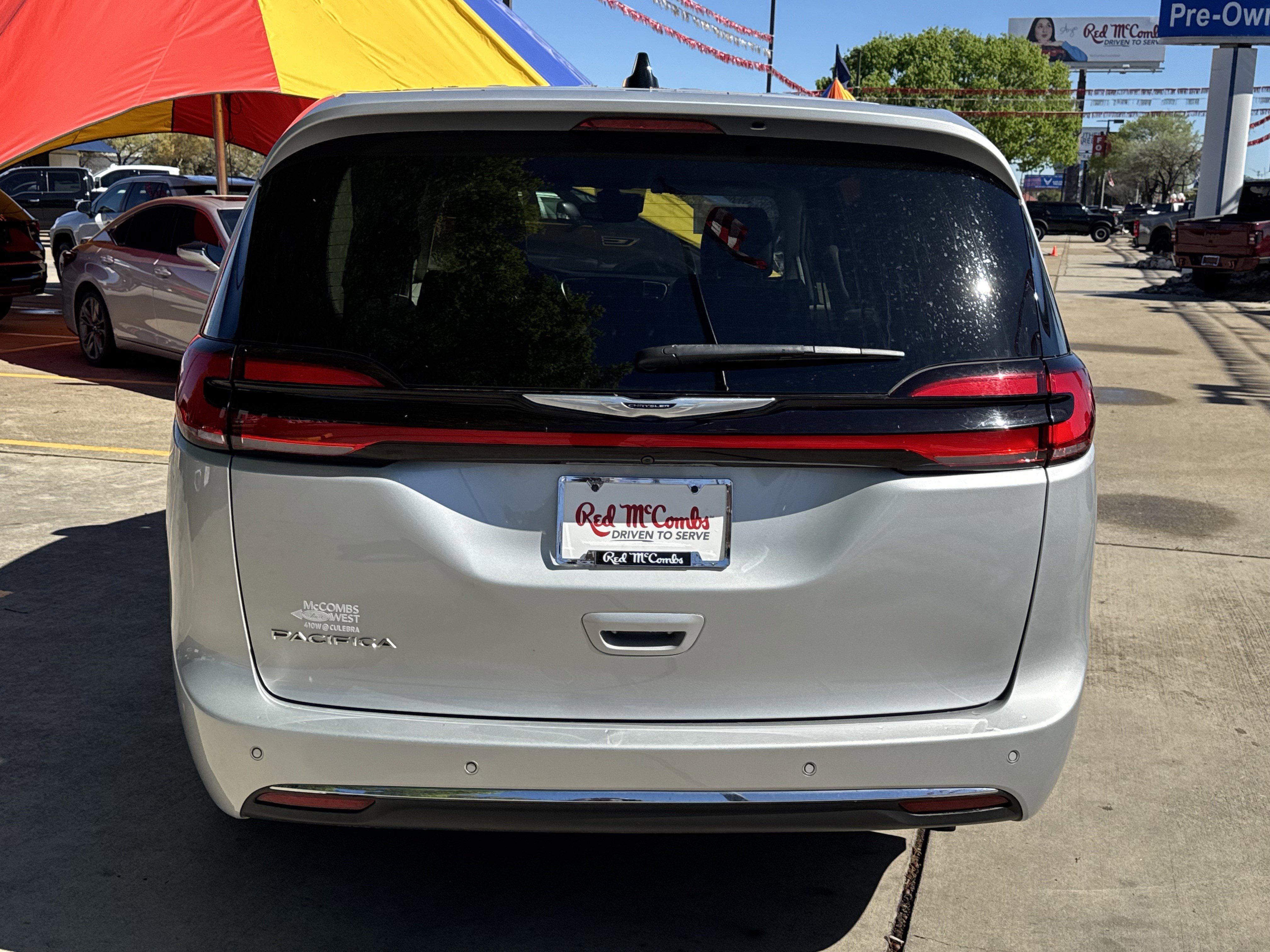 Used 2024 Chrysler Pacifica Touring-L image 5