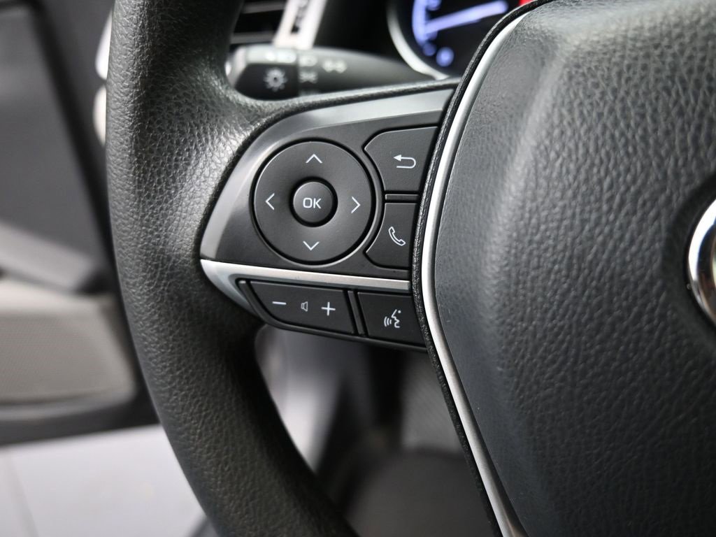 Used 2022 Toyota Camry LE image 6