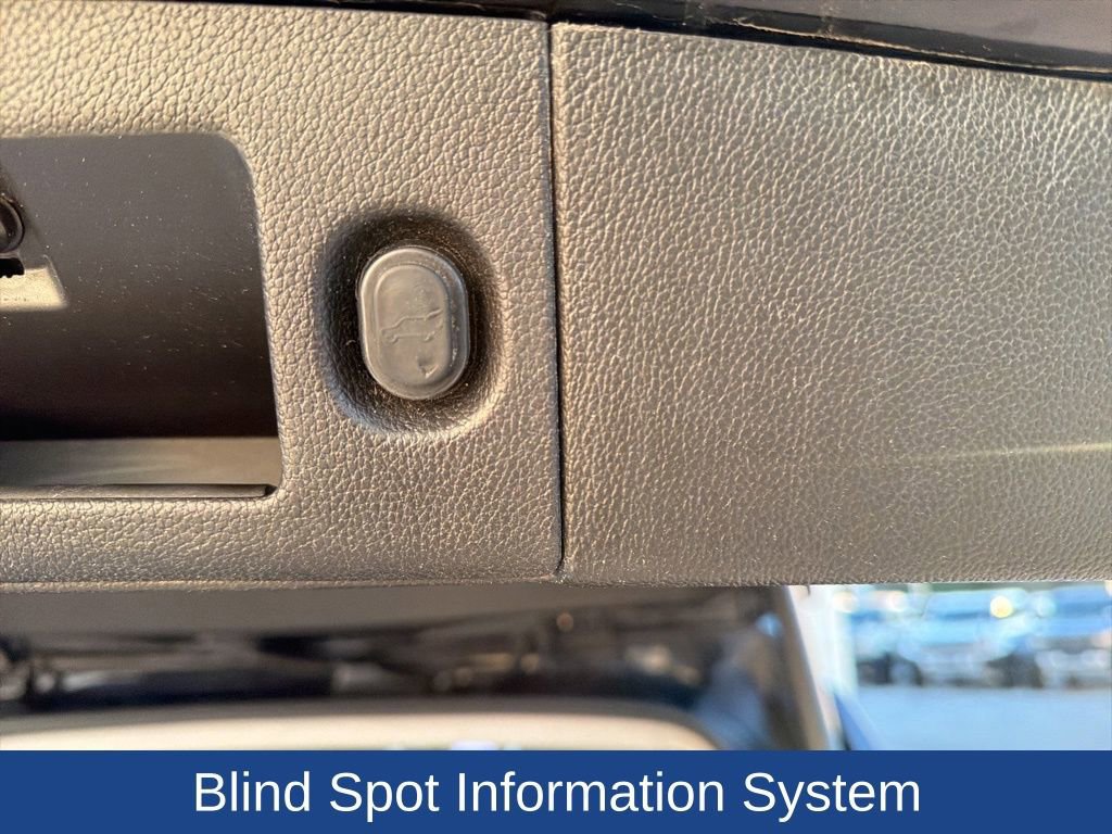 Used 2017 GMC Yukon XL Denali w/ Open Road Package image 10