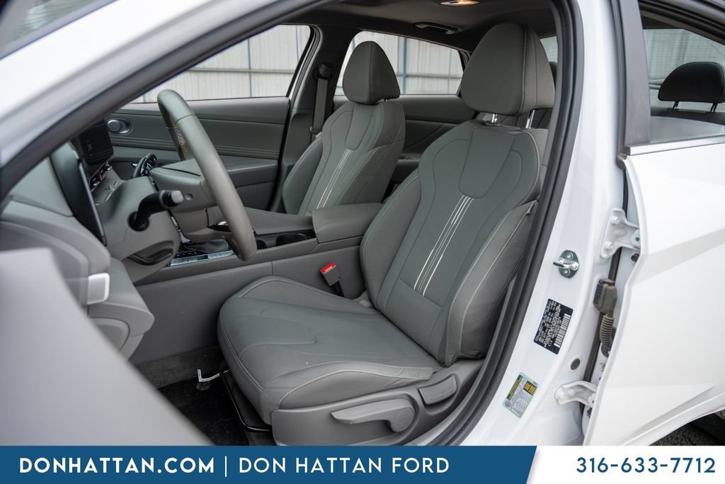 Used 2024 Hyundai Elantra SEL w/ Convenience Package FWD image 4