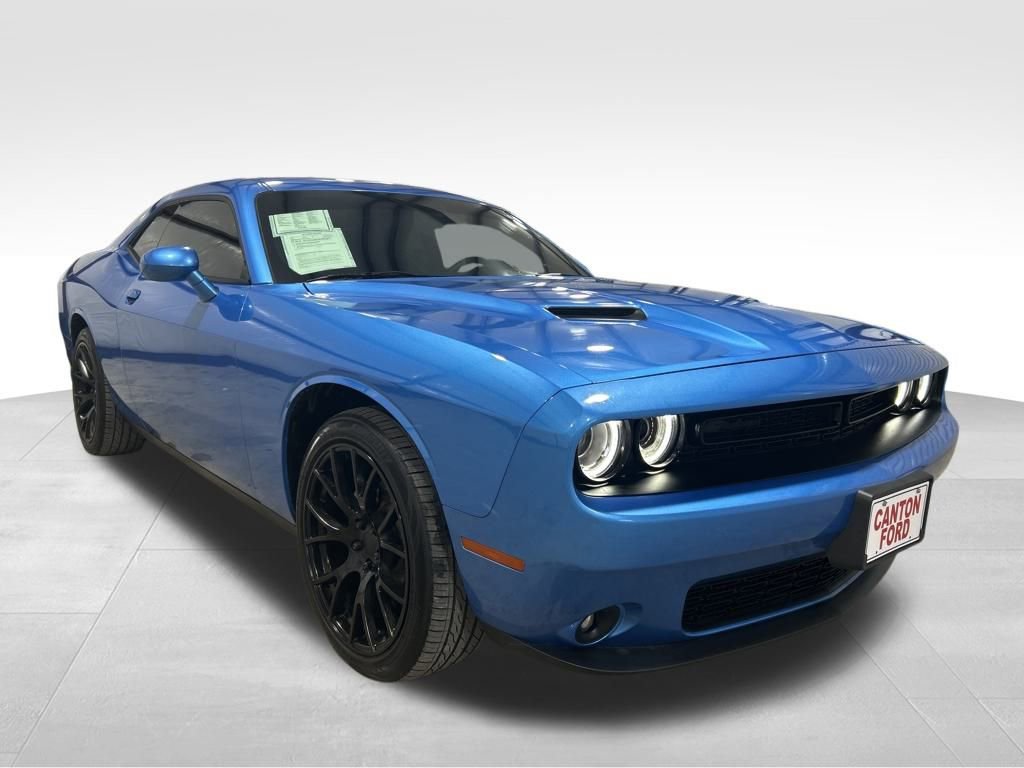 Used 2023 Dodge Challenger SXT w/ Blacktop Package image 7