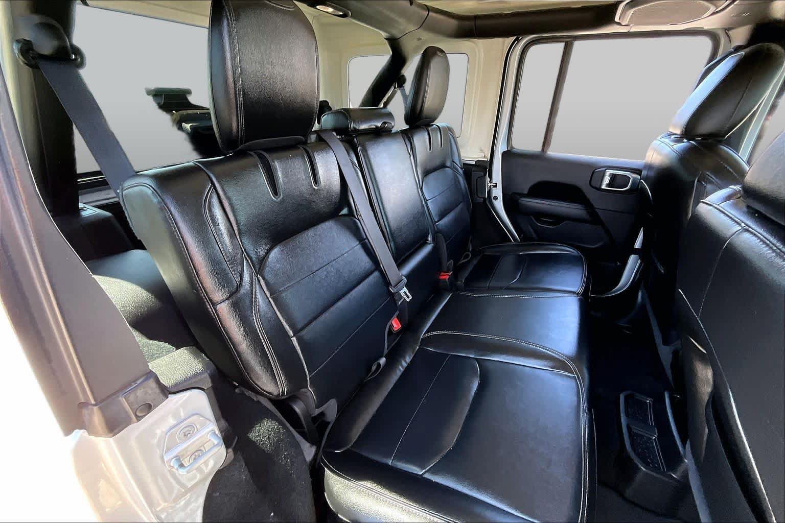 Used 2023 Jeep Wrangler Unlimited Sahara w/ Safety Group AWD/4WD image 18