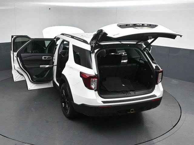 Certified 2022 Ford Explorer XLT w/ Equipment Group 202A AWD/4WD image 58