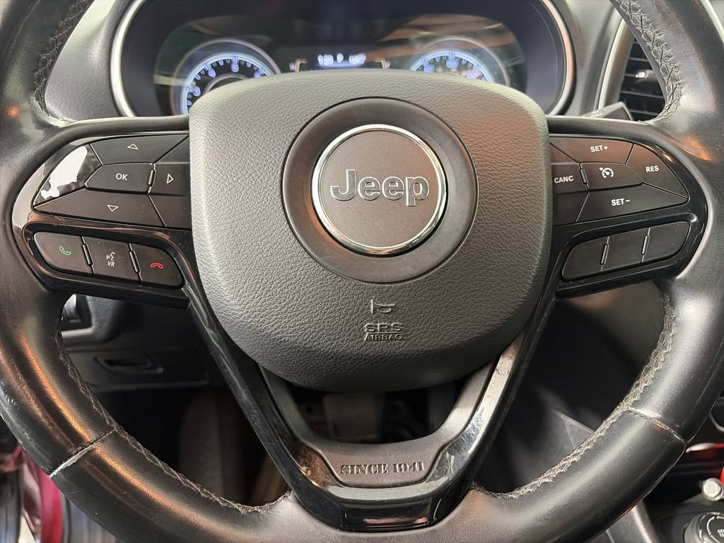 Used 2019 Jeep Cherokee Latitude Plus AWD/4WD image 16