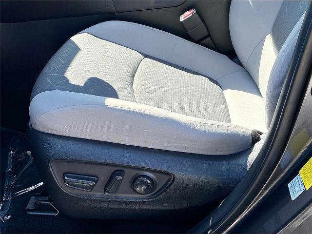 Used 2021 Toyota RAV4 XLE w/ Convenience Package FWD image 19
