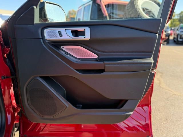 Certified 2020 Ford Explorer Platinum w/ Premium Technology Package image 33