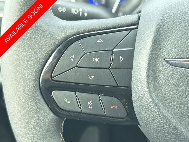 Used 2025 Chrysler Pacifica Limited FWD image 23