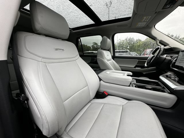 Certified 2025 Ford Expedition Platinum w/ Driver's Package AWD/4WD image 36