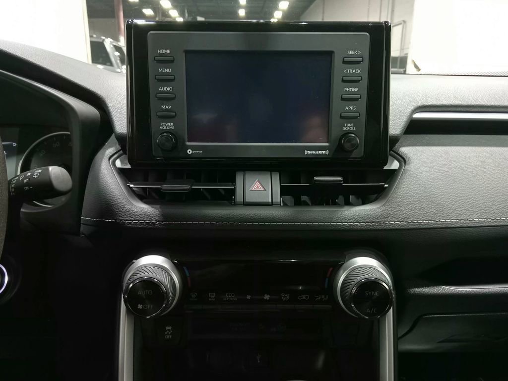 Used 2022 Toyota RAV4 LE AWD/4WD image 14