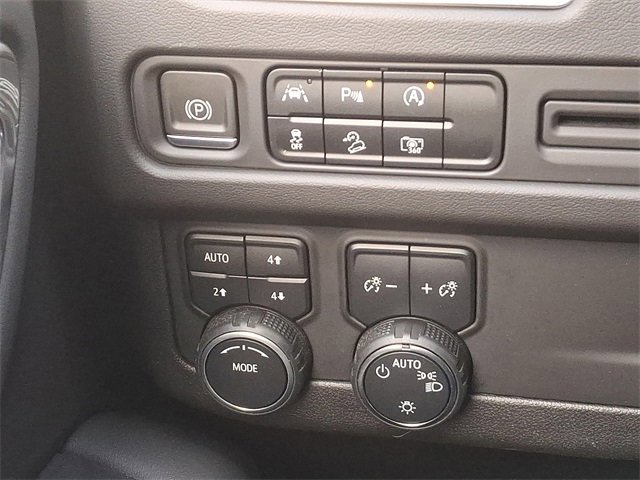 Used 2023 Chevrolet Suburban Z71 w/ Luxury Package image 26