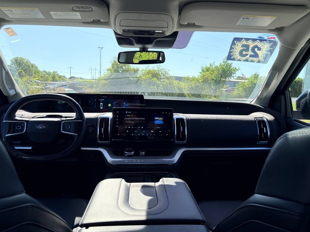 Certified 2025 Ford Expedition Platinum AWD/4WD image 6