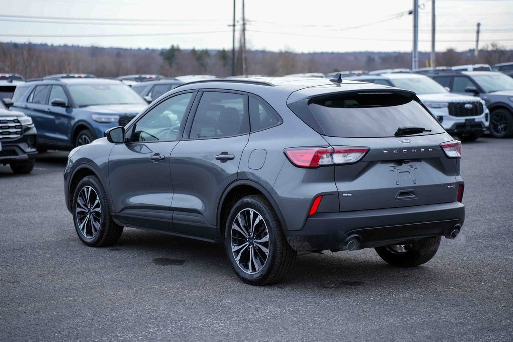 Certified 2022 Ford Escape SE w/ SE Sport Appearance Package image 3