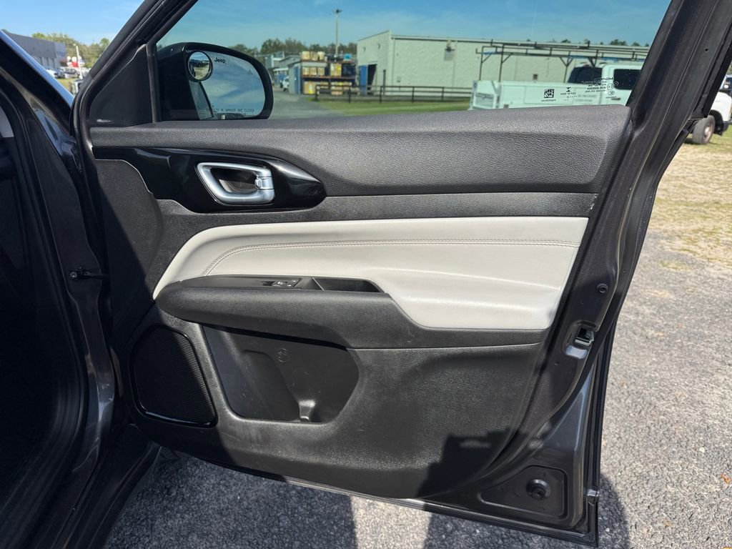 Used 2022 Jeep Compass Limited image 20