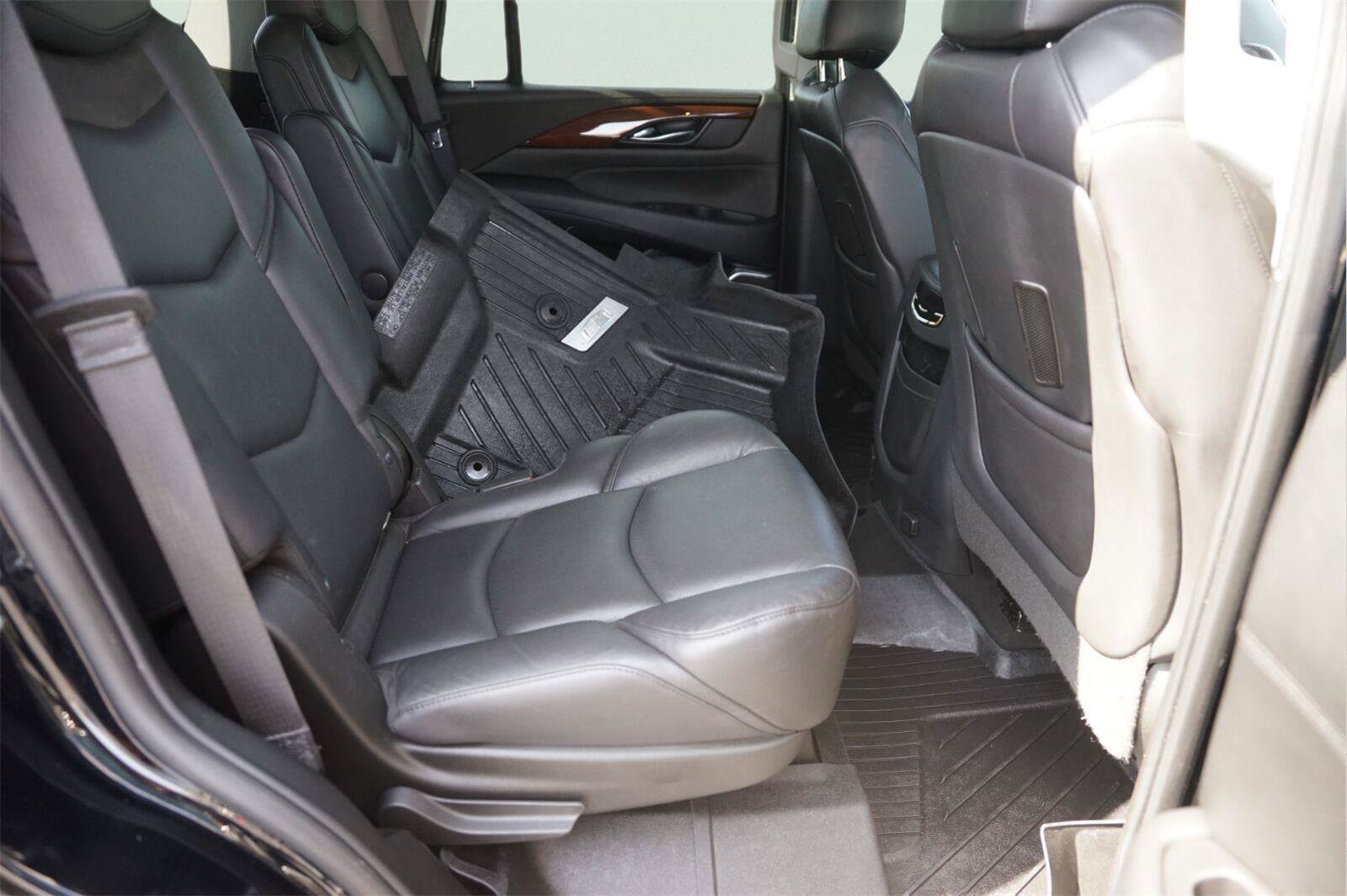 Used 2019 Cadillac Escalade Luxury AWD/4WD image 19