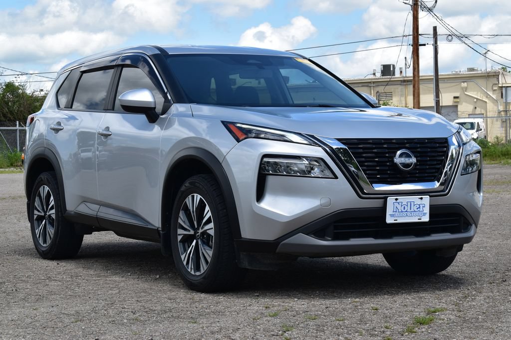 Used 2023 Nissan Rogue SV FWD image 3