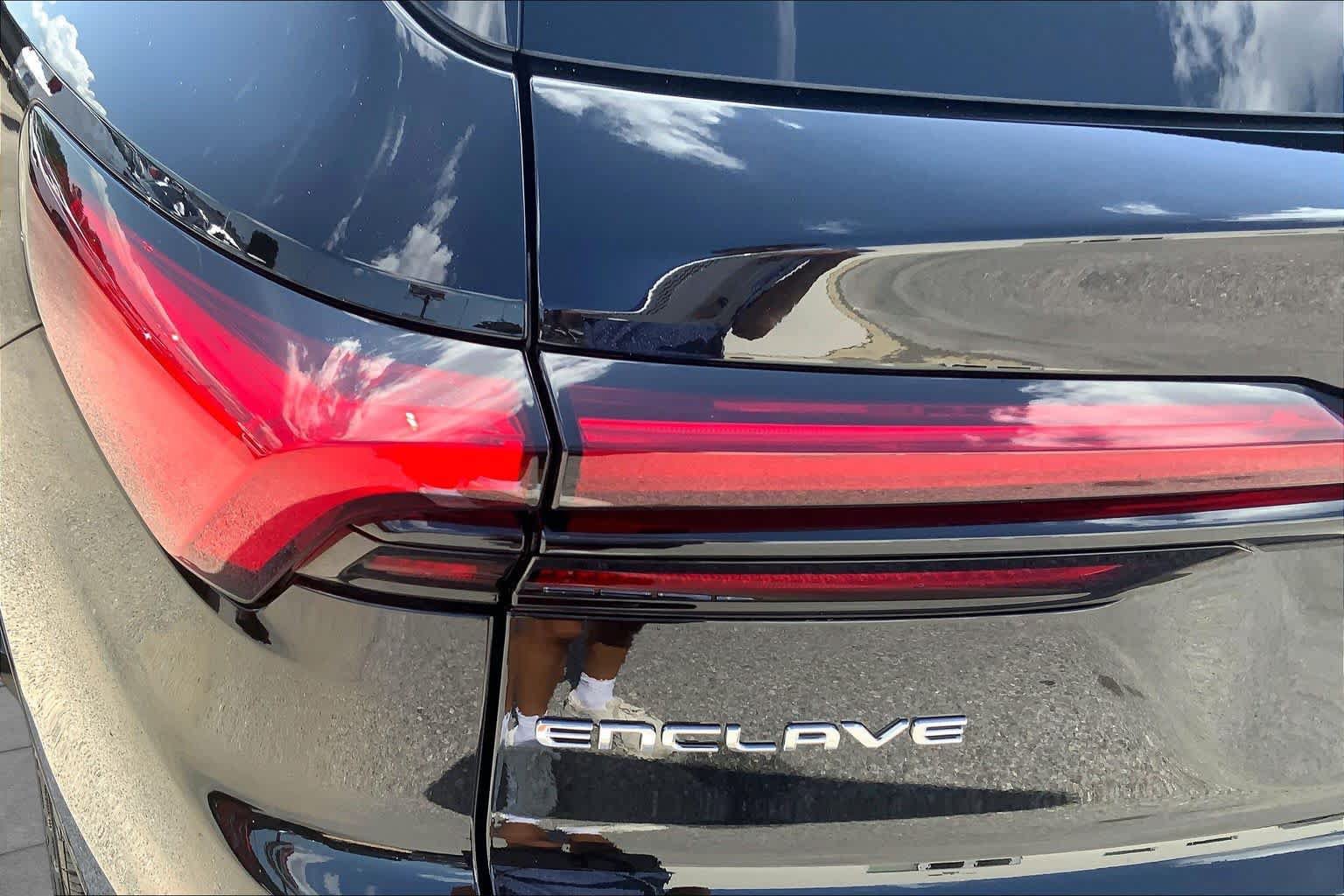 Used 2025 Buick Enclave Sport Touring w/ Power Package FWD image 28