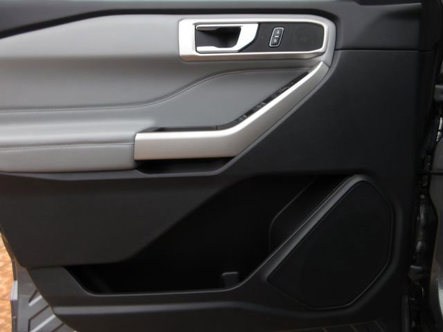 Certified 2022 Ford Explorer XLT w/ Equipment Group 202A image 10