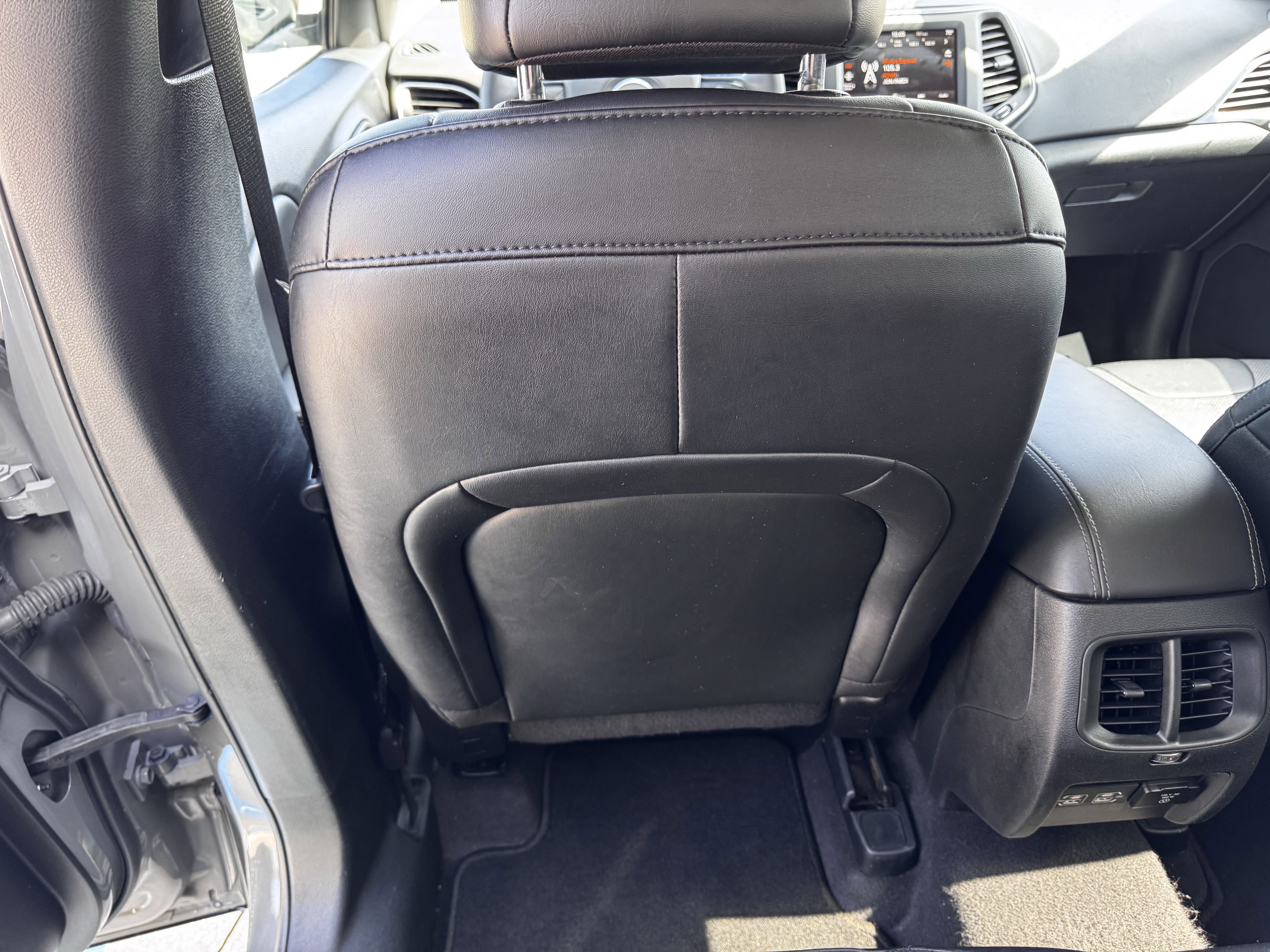 Used 2023 Jeep Cherokee Altitude Lux image 33