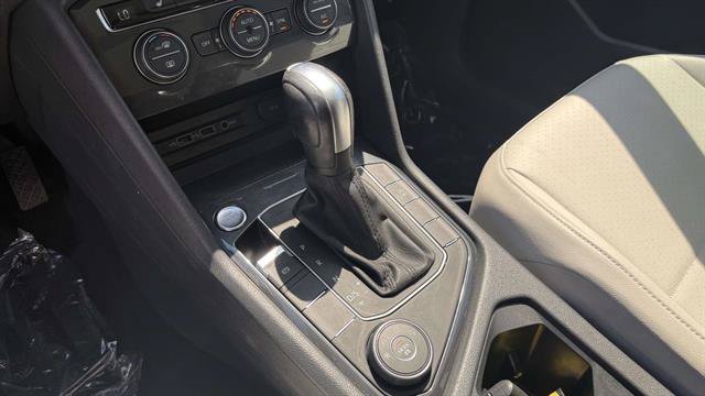 Used 2020 Volkswagen Tiguan SE w/ Panoramic Sunroof Package AWD/4WD image 19