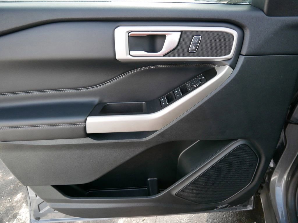 Certified 2022 Ford Explorer XLT w/ Equipment Group 202A image 10