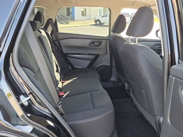 Used 2025 Nissan Rogue S FWD image 14