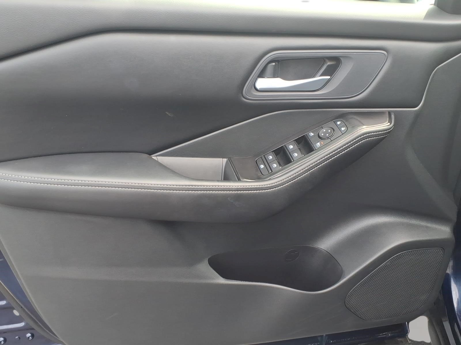 Used 2026 Nissan Rogue SV FWD image 8