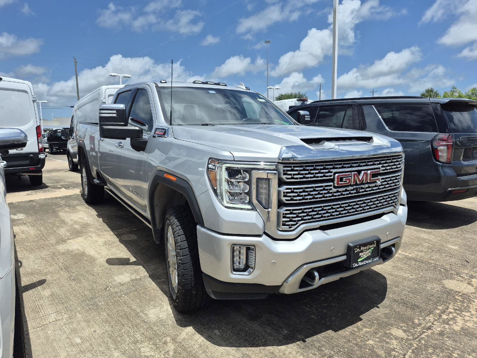 Used 2023 GMC Sierra 2500 Denali w/ Denali Ultimate Package AWD/4WD image 2