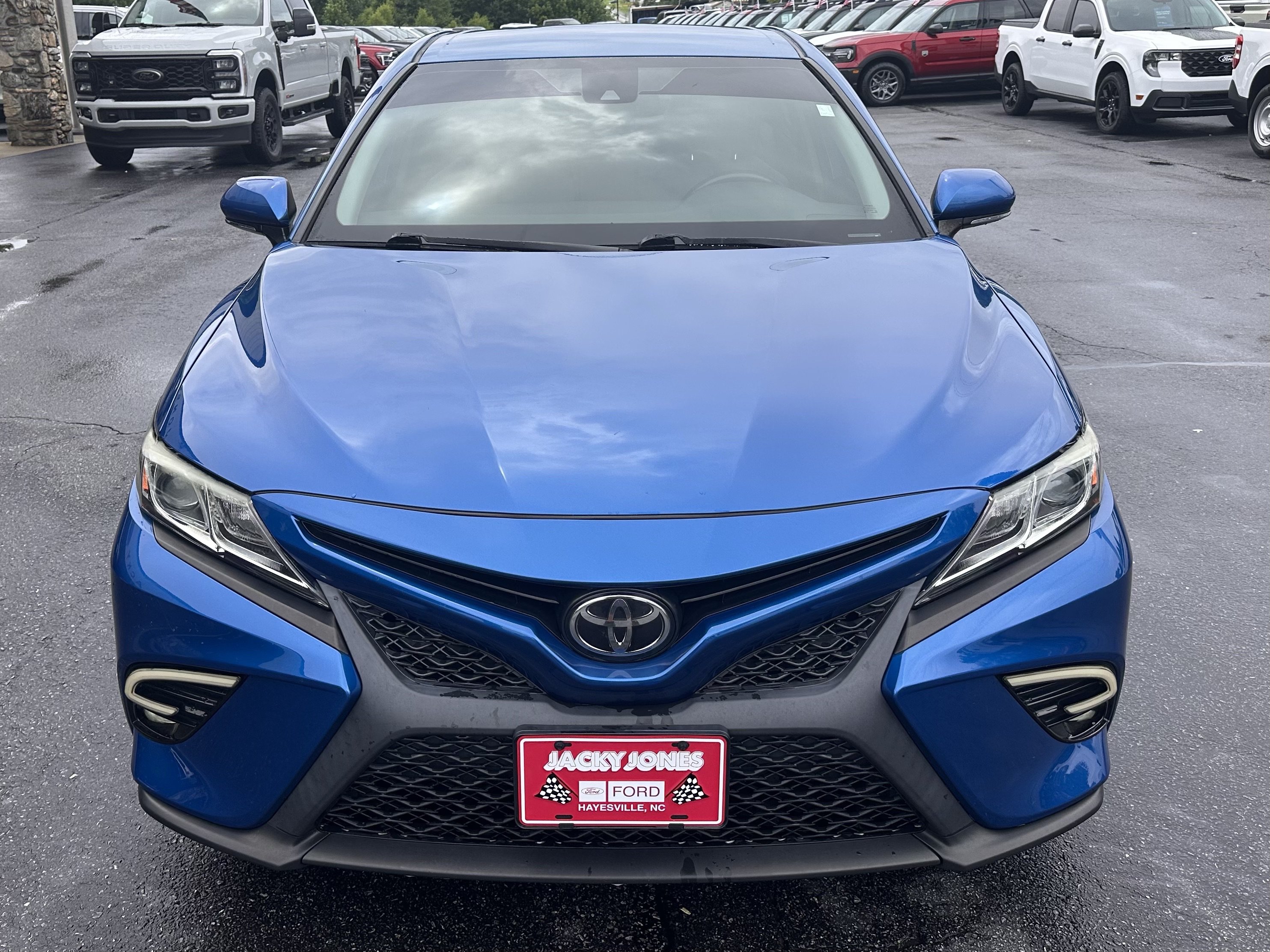 Used 2019 Toyota Camry SE w/ Convenience Package FWD image 3
