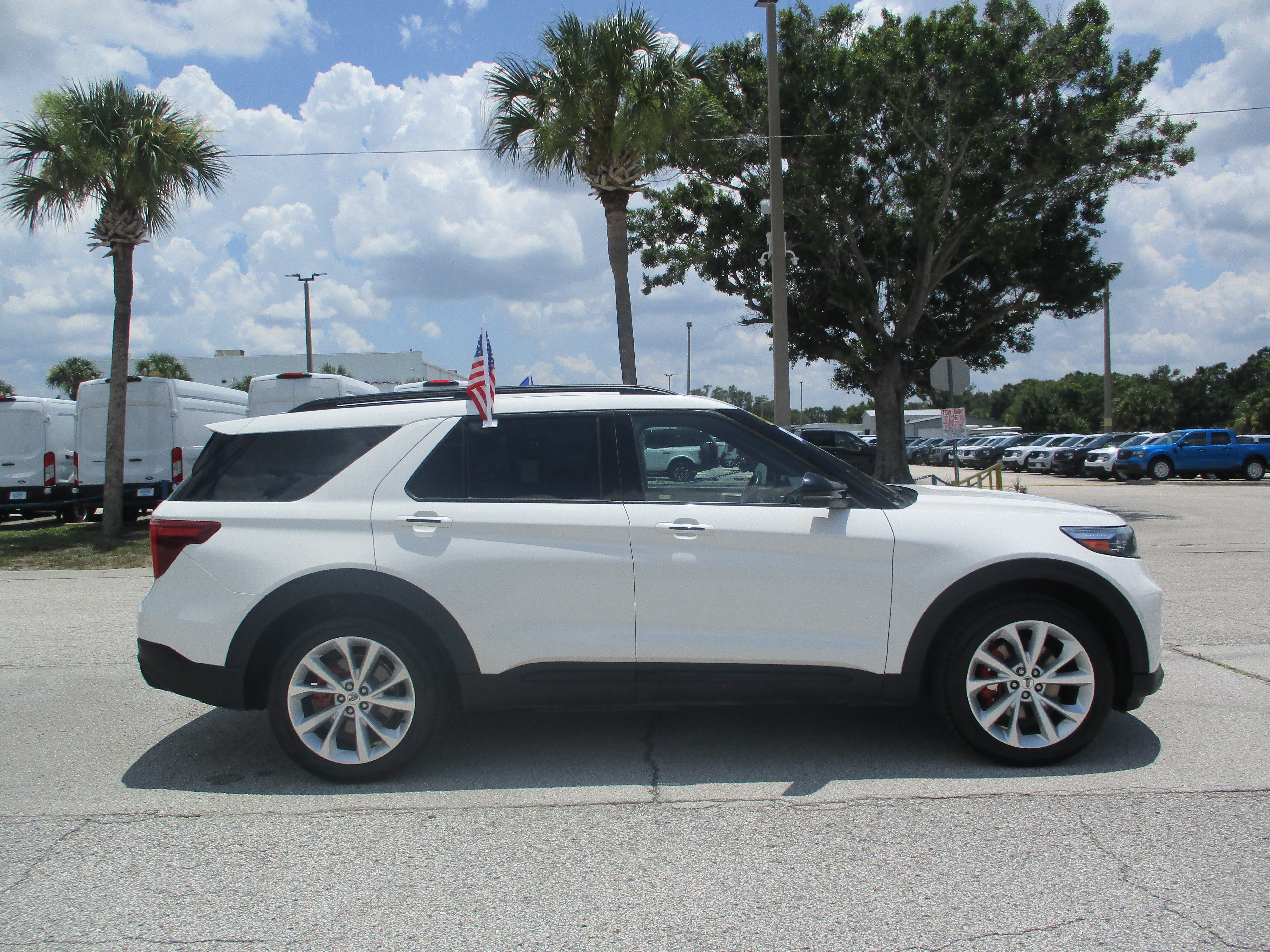 Certified 2022 Ford Explorer ST w/ Equipment Group 401A AWD/4WD image 8