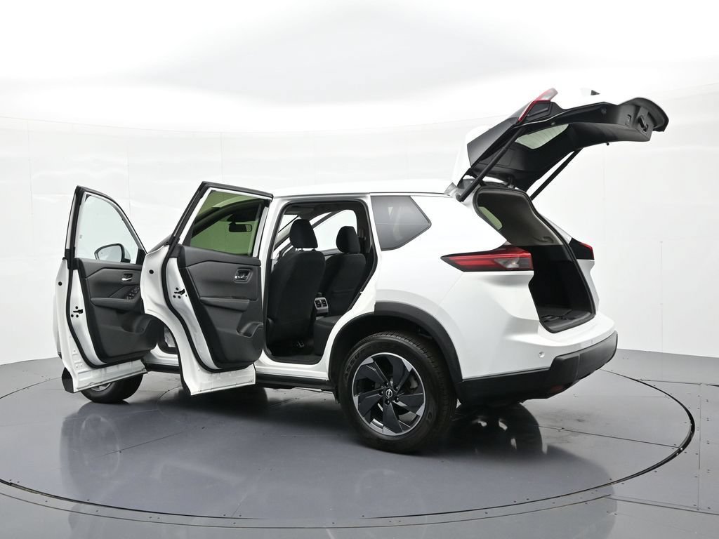 Used 2024 Nissan Rogue SV FWD image 28