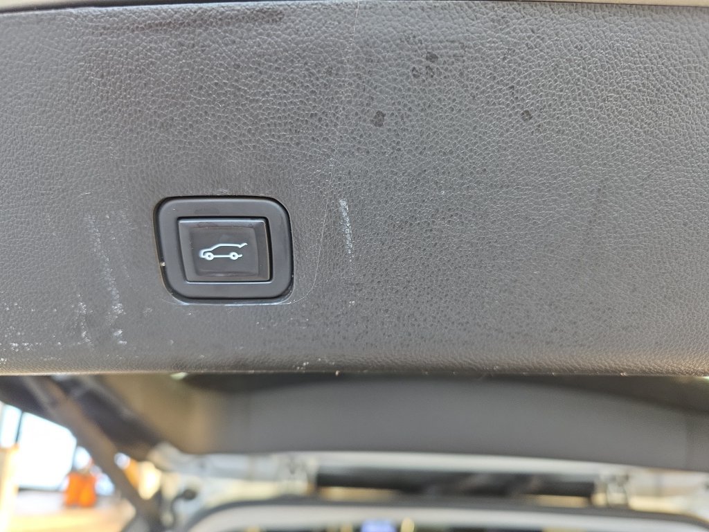Used 2020 Chevrolet Traverse LT FWD image 12
