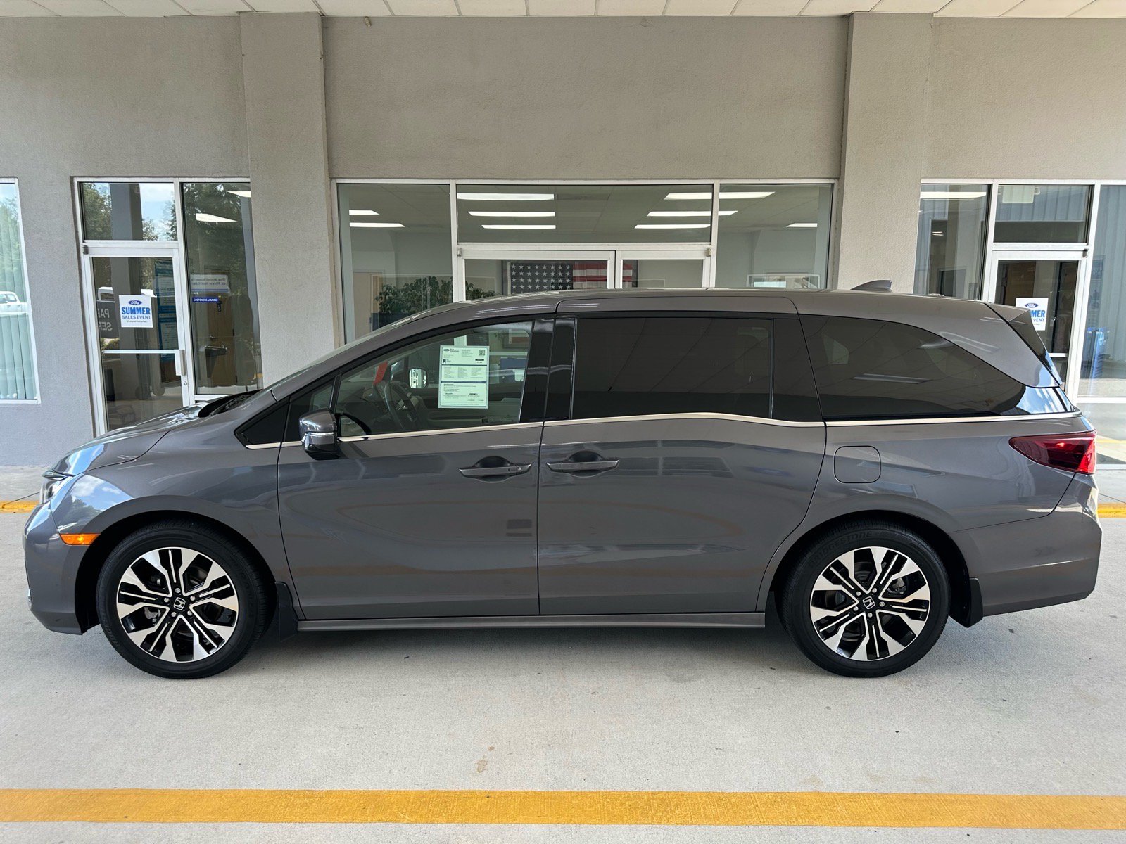 Used 2025 Honda Odyssey Elite image 4