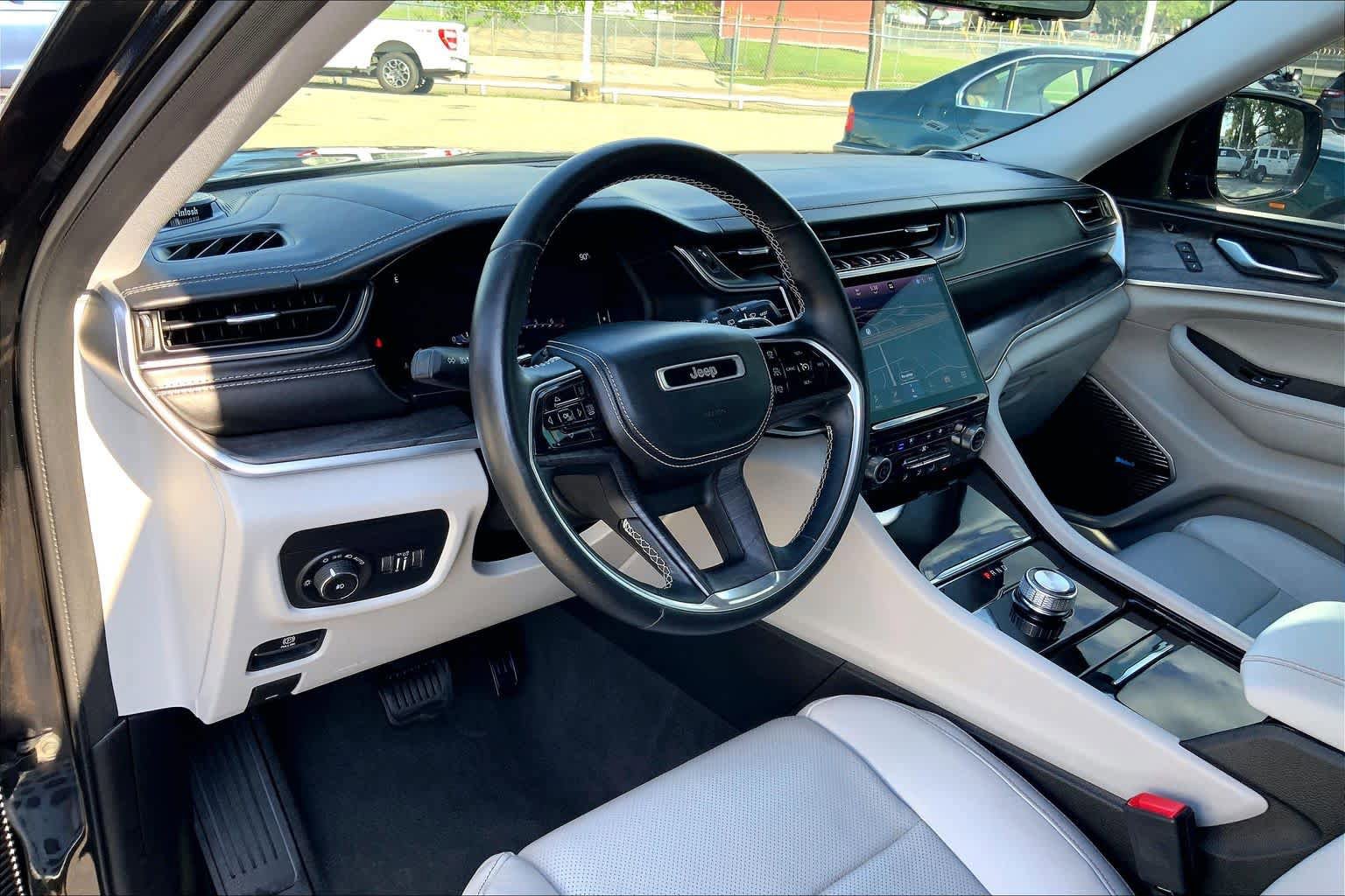 Used 2021 Jeep Grand Cherokee L Overland w/ Luxury Tech Group IV RWD image 35