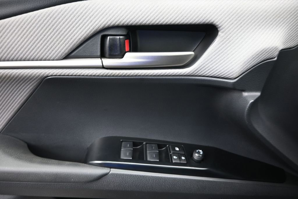 Used 2025 Toyota Camry SE w/ Convenience Package FWD image 17