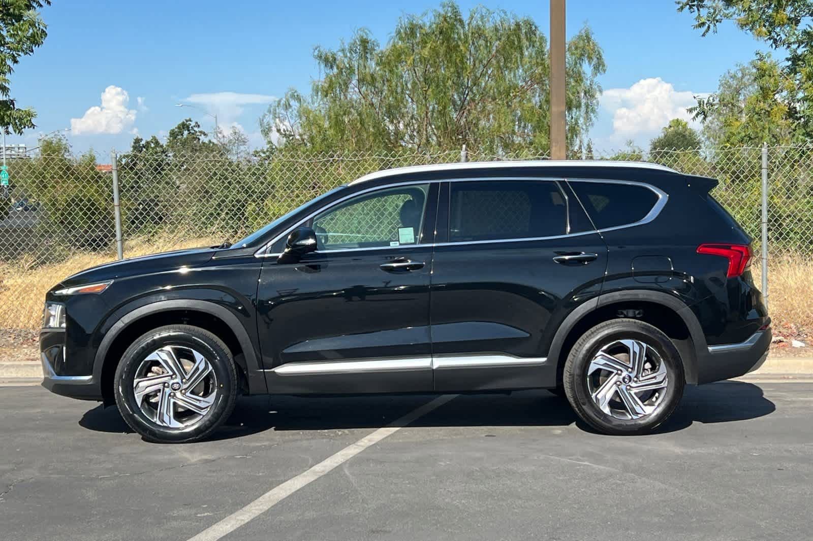 Used 2023 Hyundai Santa Fe SEL w/ Premium Package AWD/4WD image 5