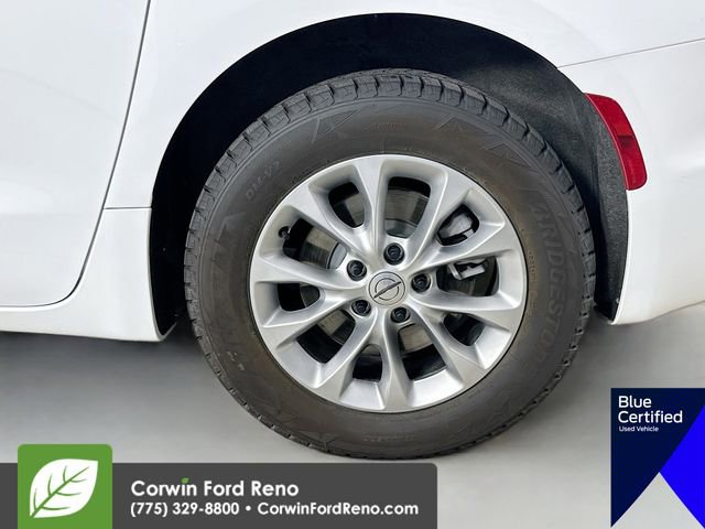 Used 2025 Chrysler Pacifica Select AWD/4WD image 34