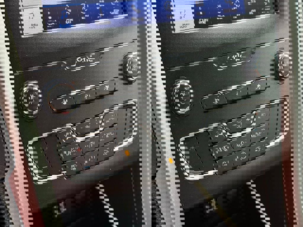 Certified 2020 Ford Fusion SE image 31