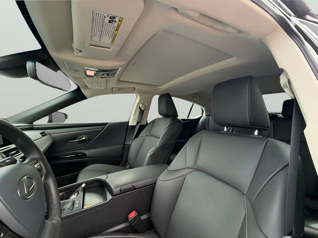 Used 2025 Lexus ES 300h w/ Premium Package FWD image 12
