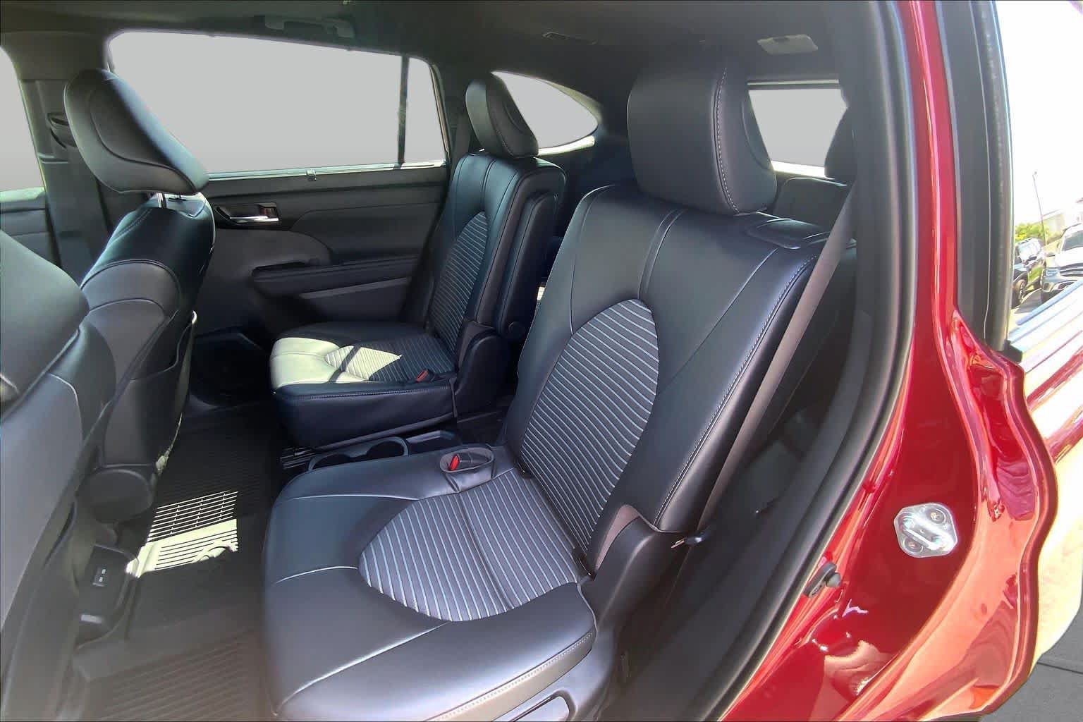 Used 2023 Toyota Highlander XSE FWD image 21