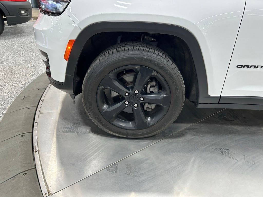 Used 2023 Jeep Grand Cherokee L Laredo AWD/4WD image 30