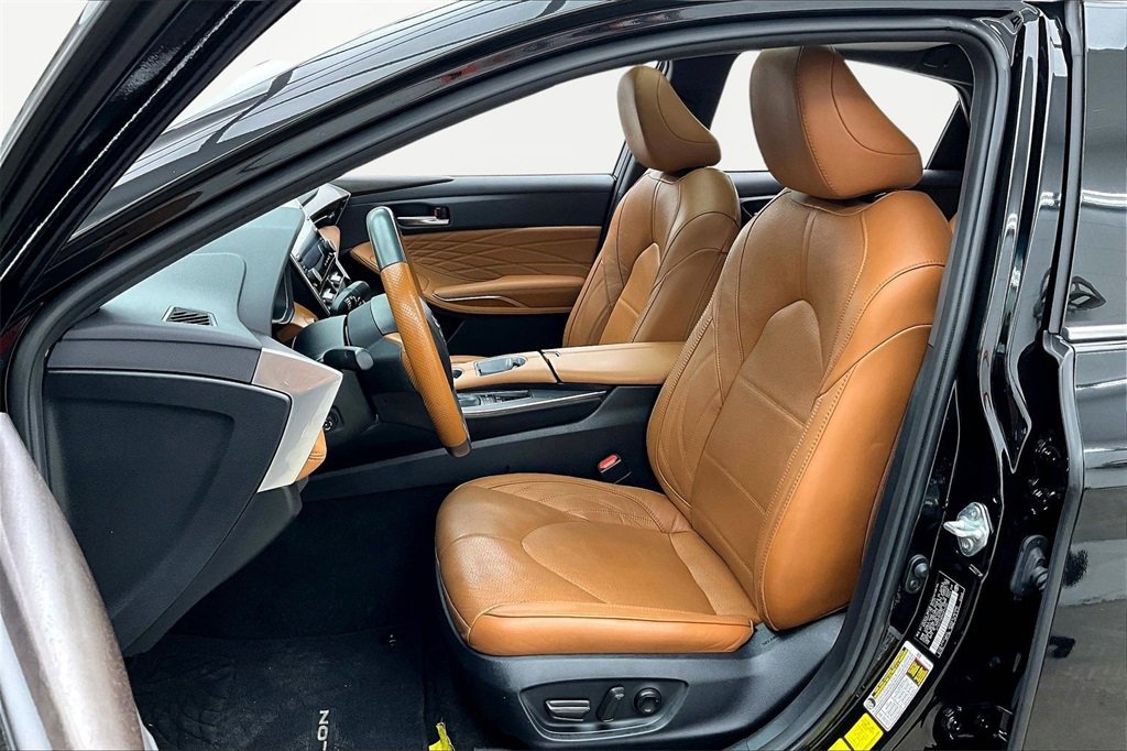 Used 2022 Toyota Avalon Limited image 25