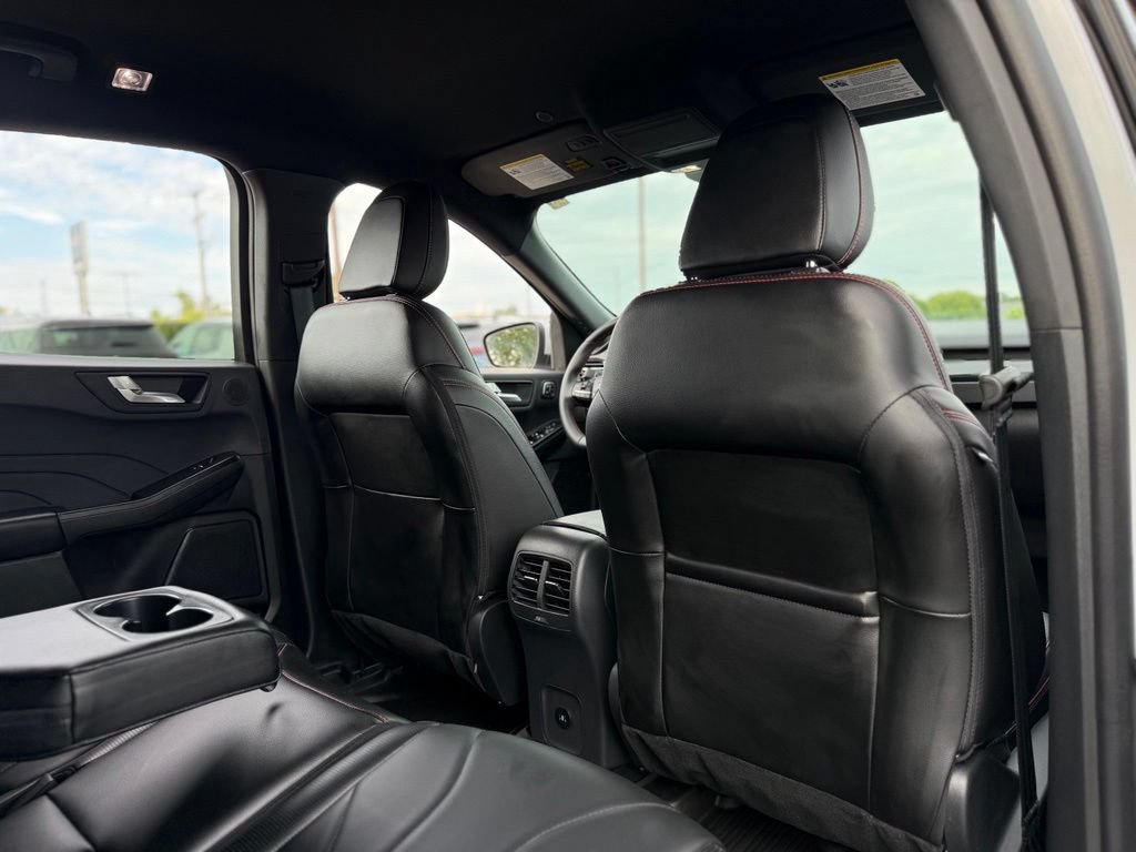 Certified 2025 Ford Escape ST-Line Elite w/ Premium Technology Package AWD/4WD image 18