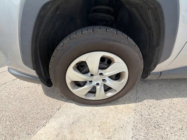 Used 2019 Toyota RAV4 LE w/ Carpet Mat Package FWD image 21