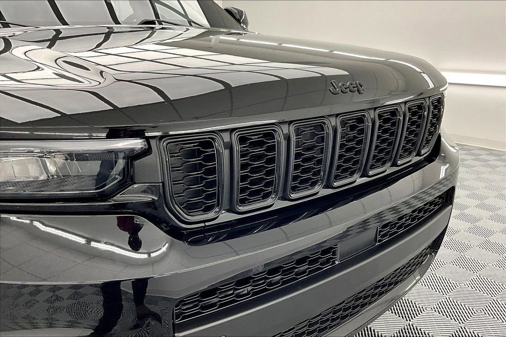 Used 2024 Jeep Grand Cherokee L Altitude AWD/4WD image 29