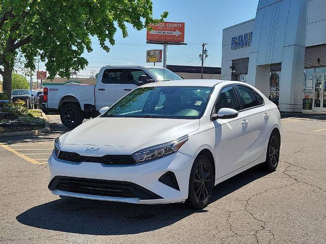 Used 2023 Kia Forte LXS w/ LXS Technology Package FWD image 2