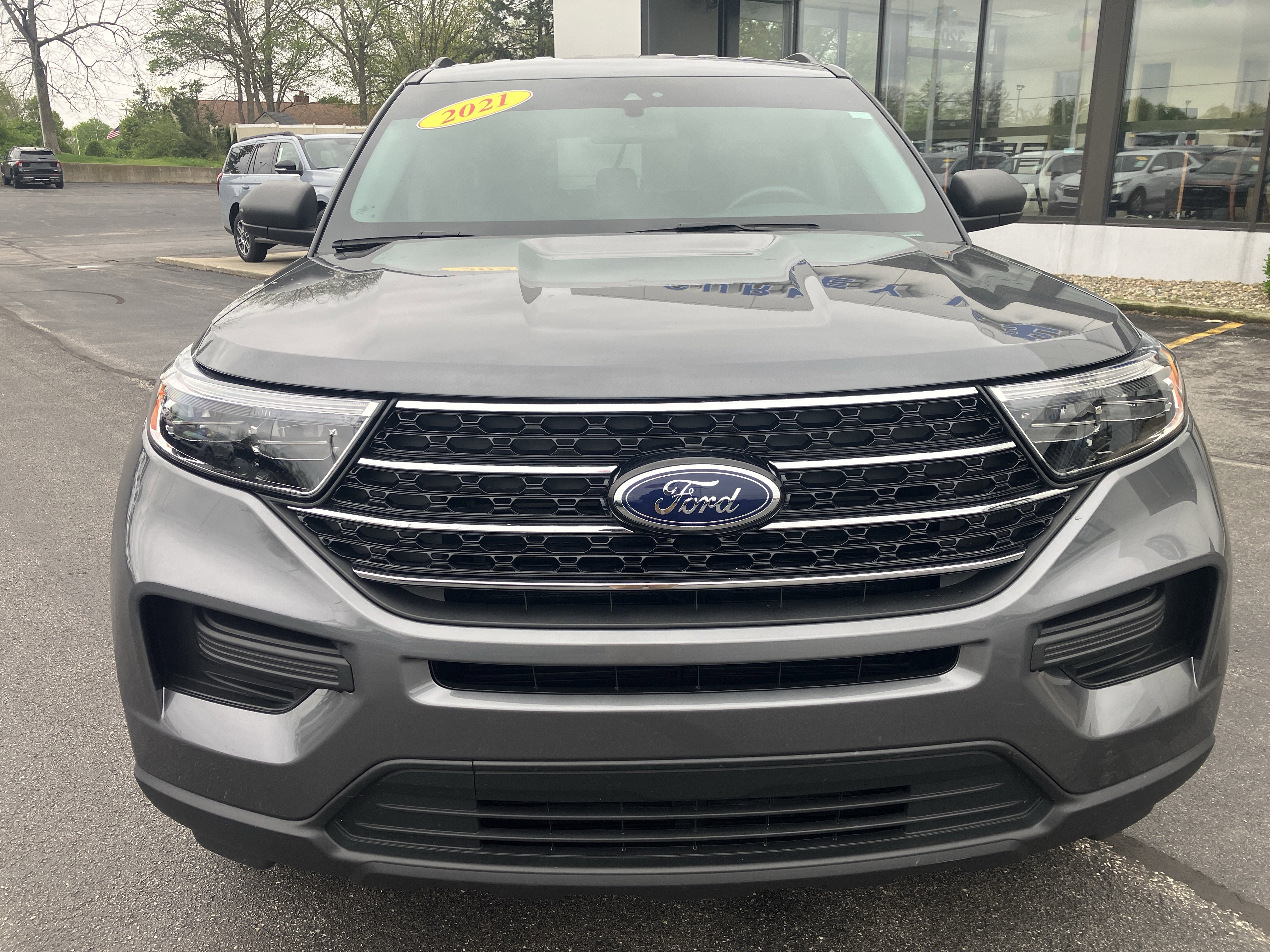 Certified 2021 Ford Explorer XLT w/ Class III Trailer Tow Package RWD image 2