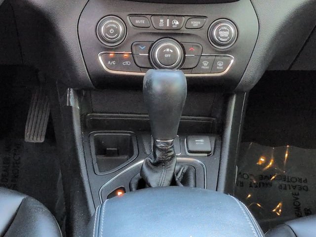 Used 2020 Jeep Cherokee Latitude Plus FWD image 19