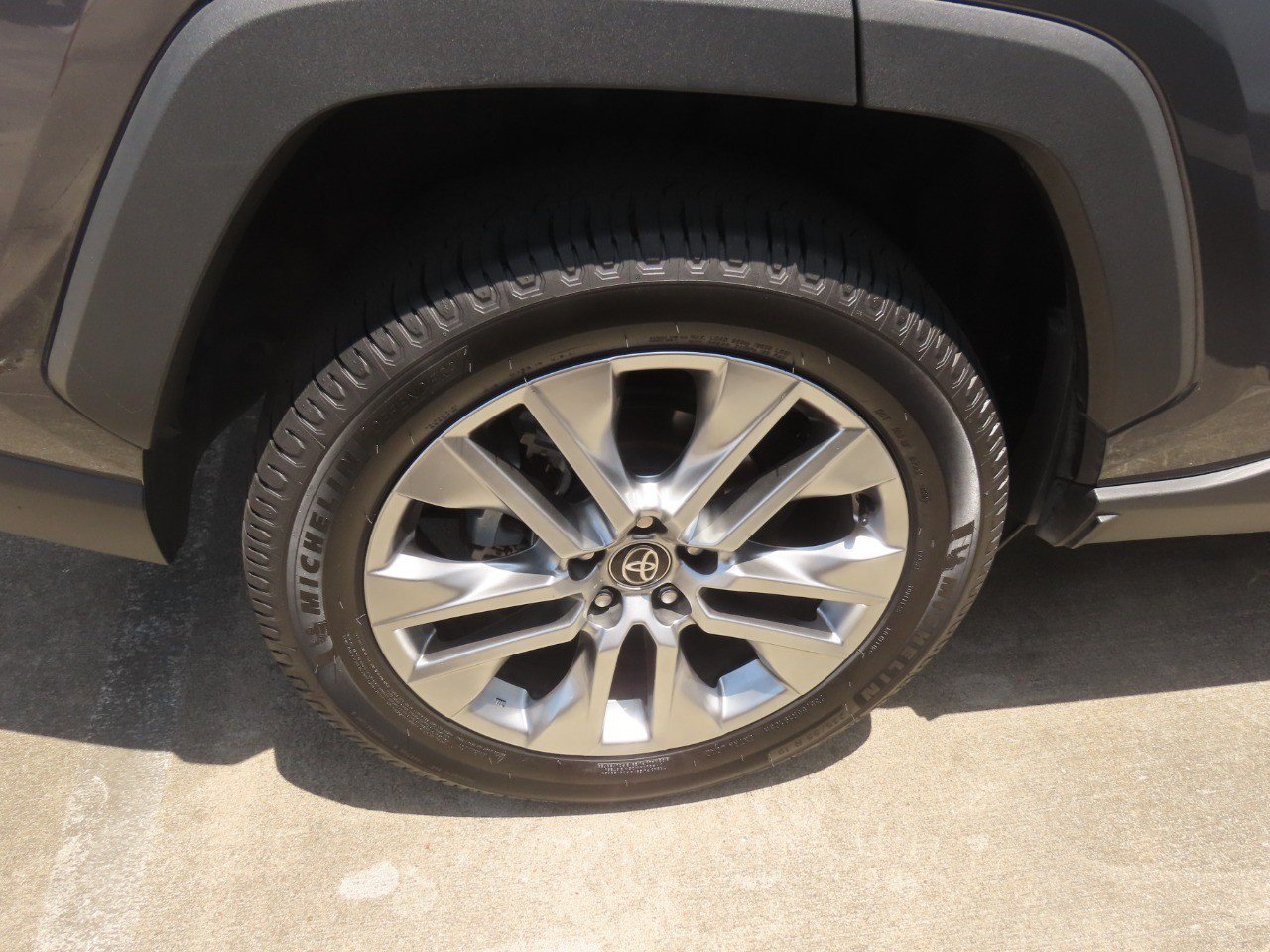 Used 2025 Toyota RAV4 XLE Premium w/ Weather Package FWD image 7