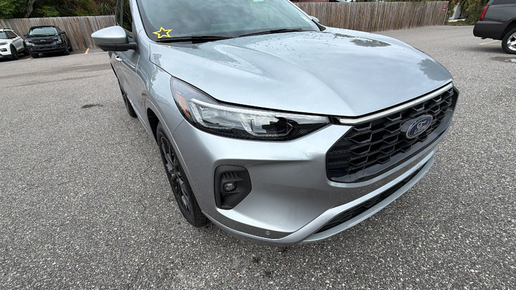 Certified 2024 Ford Escape ST-Line Elite AWD/4WD image 9