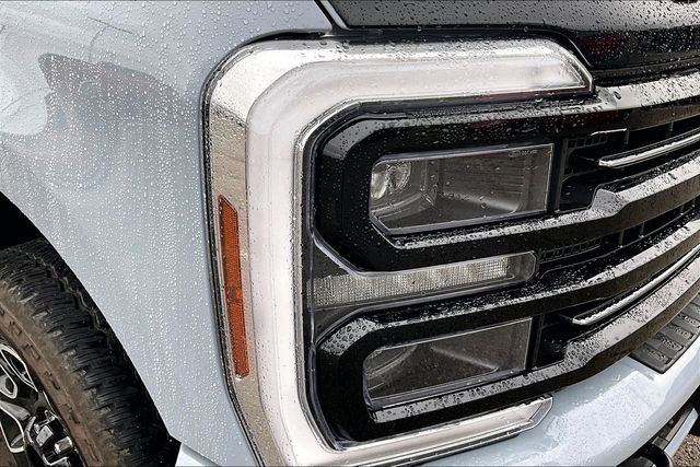 Certified 2025 Ford F250 Platinum w/ FX4 Off-Road Package image 31